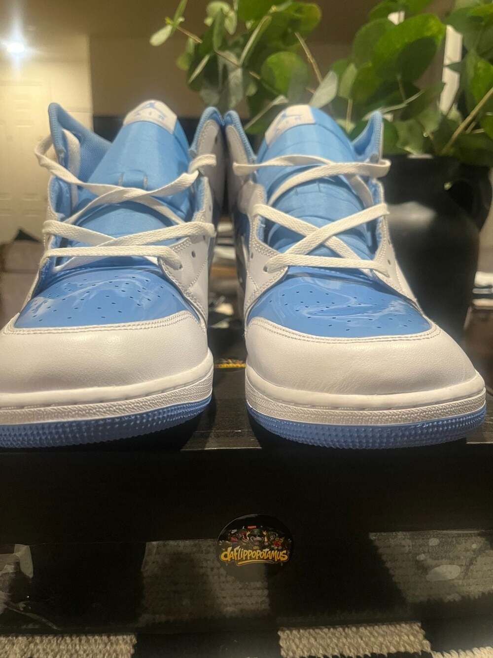 Nike Air Jordan 1 Mid University Blue Patent Leather Size 17 - Picture 2 of 10
